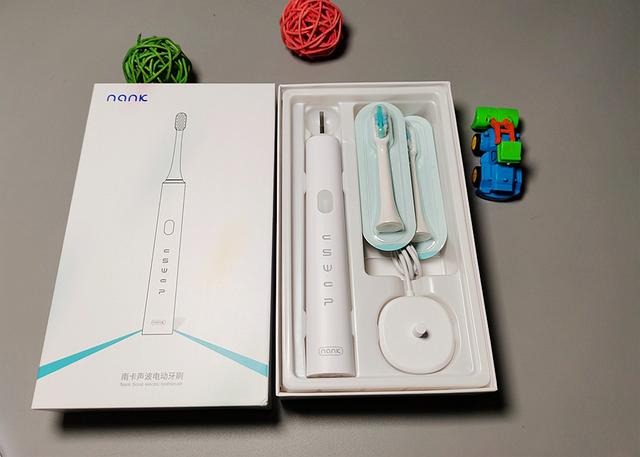 NANK/南卡-Shiny声波电动牙刷：给牙齿做个全面的清理