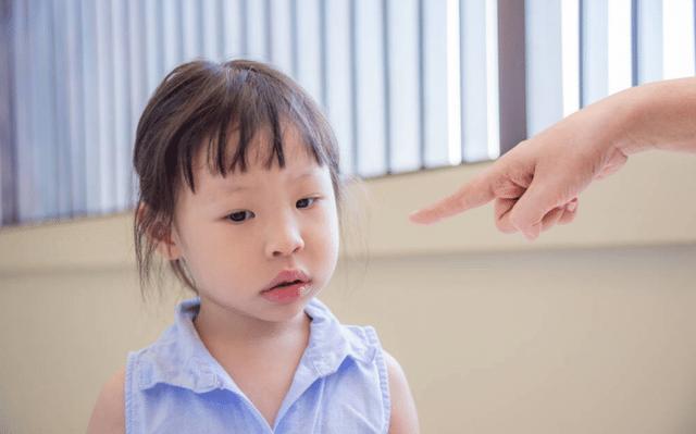 6岁女儿花100块买了1袋盐，宝妈上门讨说法，老板：孩子废了