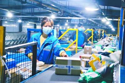「光明网」中通包车接员工返岗 顺丰就近招新