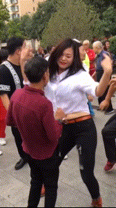 搞笑gif:抽根烟吧!那样灵感来的快