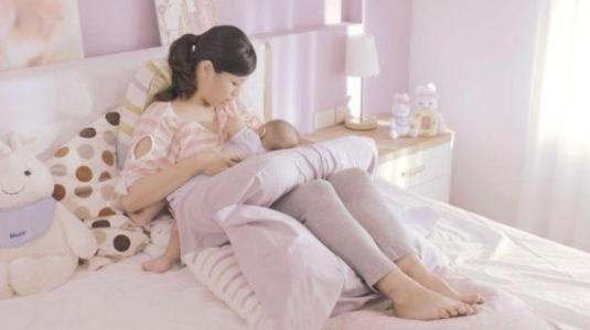 超级宝妈@宝妈攒20袋母乳送闺蜜，结果被转手丢掉：瞧不起谁呢
