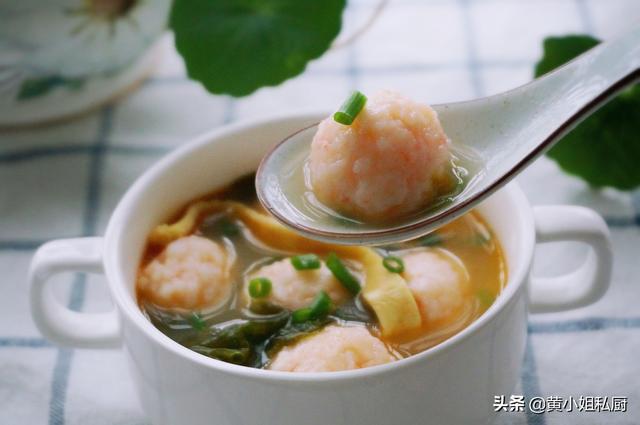 超级宝妈：进入春天，不吃肉也要吃这丸子汤，一周吃2次，宝宝长高个