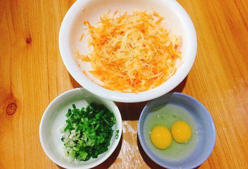 1个萝卜，2个鸡蛋，混合均匀上锅一煎，3天不吃馋得慌，非常香