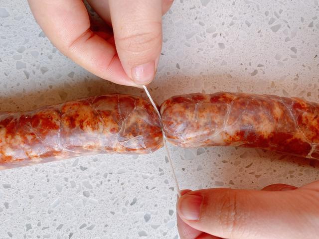 想吃川味香肠不用买了，配方和做法都告诉你，麻辣咸香，味道正宗