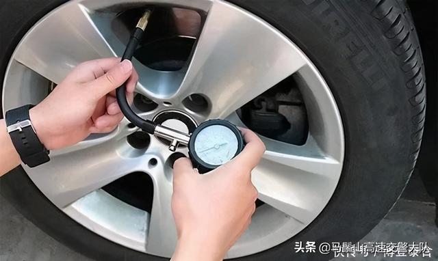 汽车“胎压”调到多少最安全？老司机说：不是2.4更不是2