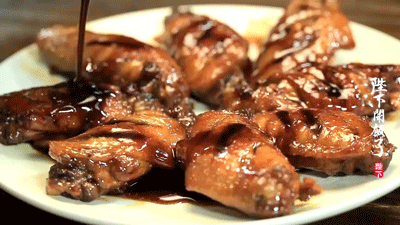 蜜汁小鸡翅，又一个好吃到嗦手指的鸡翅做法，比可乐鸡翅香多啦