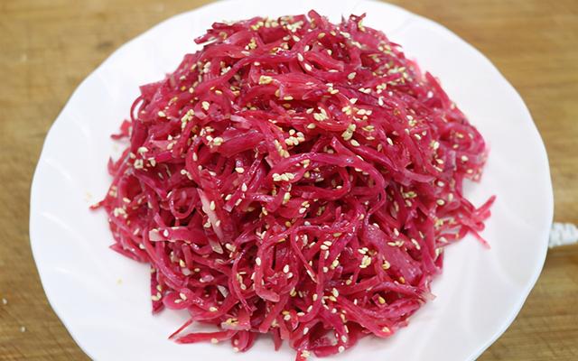 冬季宁可不吃肉，也要多吃这道菜，凉拌萝卜丝，解腻清爽营养好