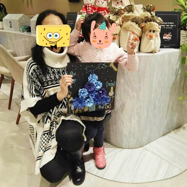 天使宝贝：带女儿逛商场时，原本安静的女儿突然嚷了起来，宝妈低头立刻报警
