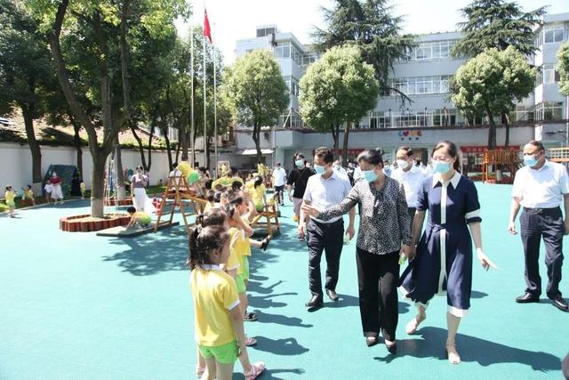 温暖家庭|余怀民来鼎城区视察学前教育工作