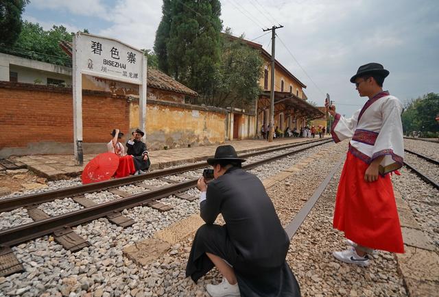 「旅行百事通」电影《芳华》火了一座小站,烈士陵园却很寂寞,这些地方不能遗忘