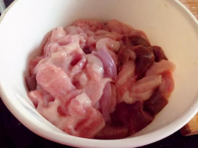 生滚猪杂粥这样做太美味了，鲜嫩爽滑无腥味，广东人直流口水