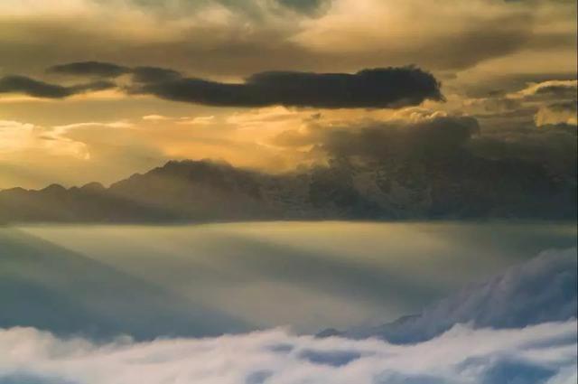 「趣旅游」带你去看四川最美的云海瀑布(附旅行必备清单)