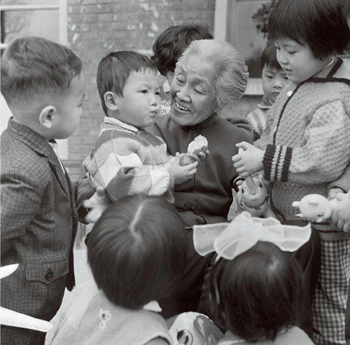你的育儿经■一生没有结婚，5万多婴儿出生证上却有她的名字，人称万婴之母