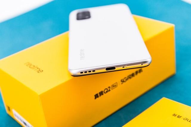 千元机也有旗舰质感？realme Q2 Pro素皮版太美了