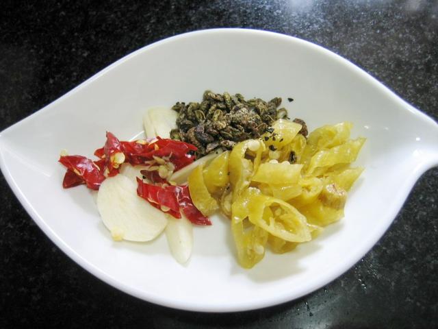 教你泡椒龙利鱼的秘制做法，爽口美味又营养解馋，家里人特喜欢