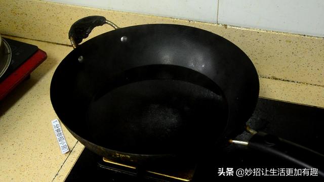 煮速冻水饺时，有人用冷水，有人用开水！教您正确做法，又嫩又滑