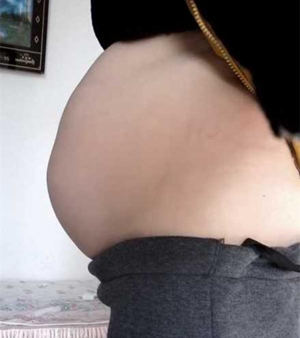 超级宝妈▲胎动总是在左边，就说明怀了男孩吗？胎宝宝“运动”是有原因的