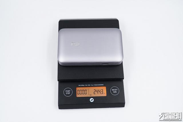 自带HDMI支持4K视频拓展，紫米多功能充电宝深度评测