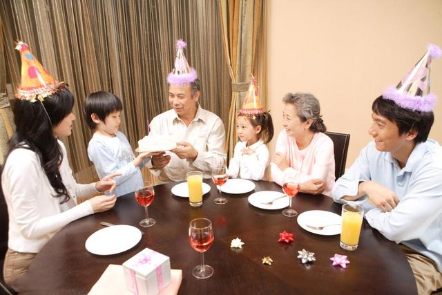 [你的育儿经]孩子过生日是选择“阴历还是阳历”？看完这3条，再做决定也不迟
