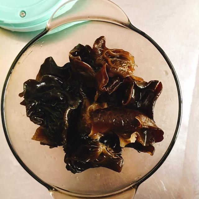 冬天吃包子就爱吃这素馅的，营养丰富，滋味十足，比肉馅好吃多了