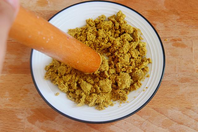 比蛋炒饭还耐吃，有菜有肉一大盘不够吃，简单方便，10分钟就好