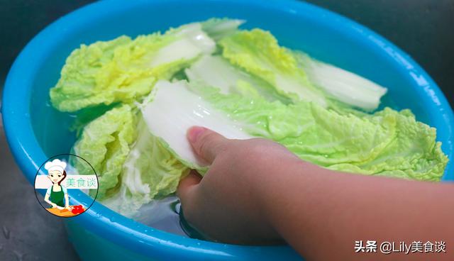 醋溜白菜怎么做才好吃？掌握好这2步骤，酸辣爽脆又开胃，真下饭