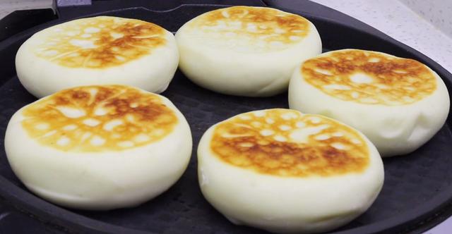 冬天发面太简单，教你一招，10分钟发满盆，包子馒头蓬松暄软香