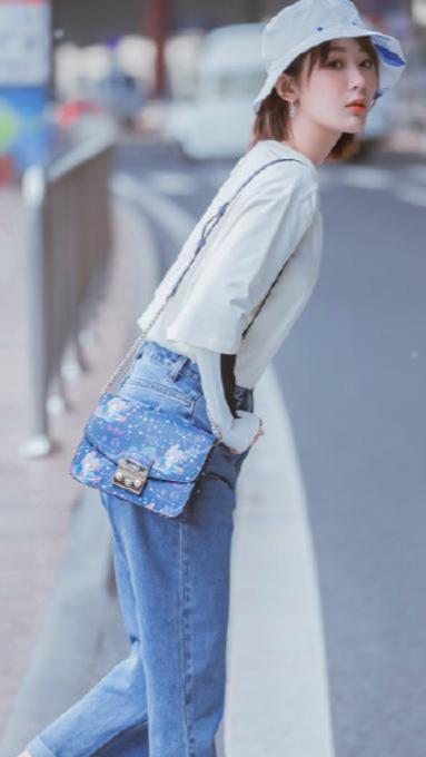 蠢萌小萝莉|杨紫最新海边照传遍全网，“荔枝眼”被万人夸