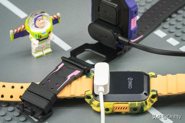 旗舰对决-为何近一倍差价？360儿童手表S2与小天才Z6横评