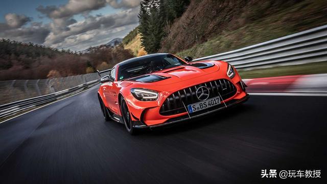 这辆奔驰AMG GT 竟然打败了V12大牛！还有敌手吗？