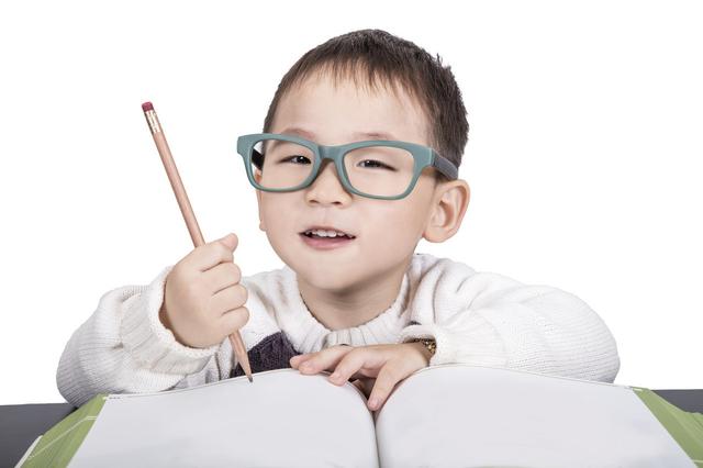 你的育儿经|孩子有这3种表现，是成为“草莓族”的前兆，教你两招来避免