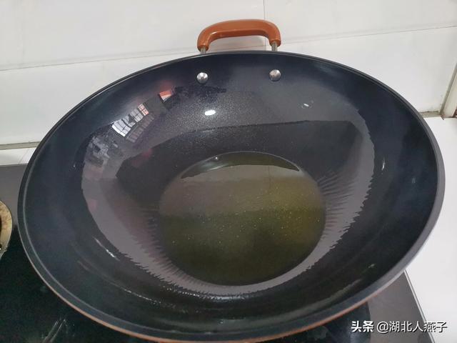 不管煎什么鱼，只要记住这两点，鱼不粘锅不破皮，又酥又香