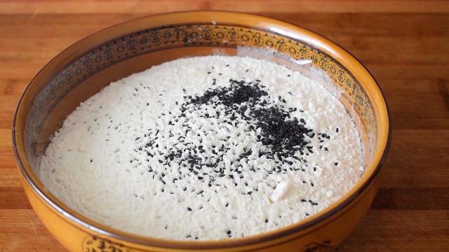 鸡蛋不再炒着吃，教你1个好吃做法，5分钟出锅，比油条还好吃