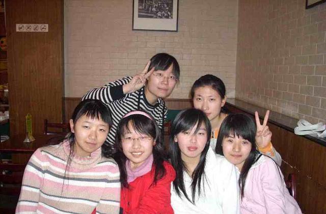 参加同学聚会，来了17个女生，10个剩女，7个已婚，物是人非