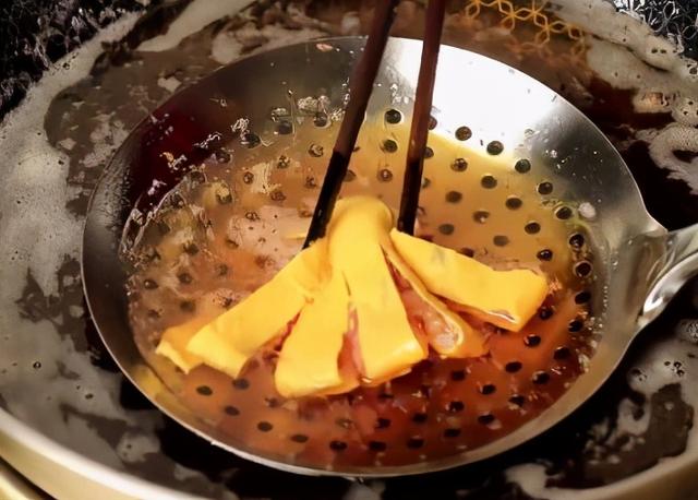 我家年夜饭必备菜，外酥里嫩，做法简单又好吃，全家人都喜欢