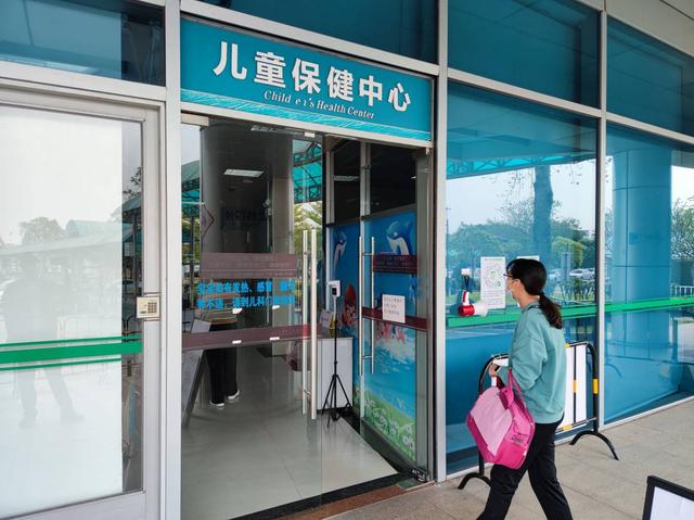 从下级医院去上级医院坐诊，她带去自闭症患儿家庭的福音