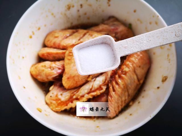 #超级宝妈#蜂蜜配“它”天生一对，即营养又美味，女儿一口一个吃不停