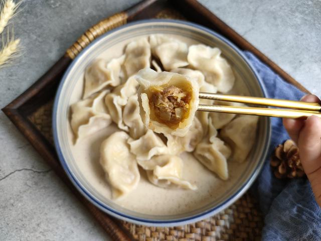 做猪肉馅饺子，牢记“盐水油”三字口诀，馅料多汁流油特美味