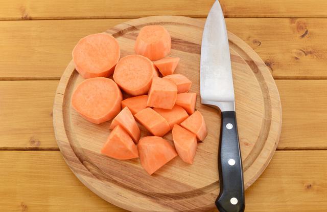 红薯买多了吃不完？教你这道小甜品，软糯香甜，一周一次都吃不够