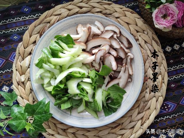 香菇炒油菜，别再放盐，加这2种酱料，咸香下饭味更鲜