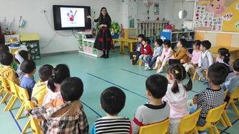 你的育儿经：幼儿园毕业典礼成上流宴会，宝妈吐槽被排挤：没钱就别来这上学