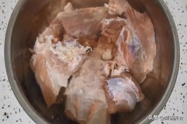 酱牛肉时，切记"1腌2泡"，做对了，牛肉不柴不腥，酱香又入味