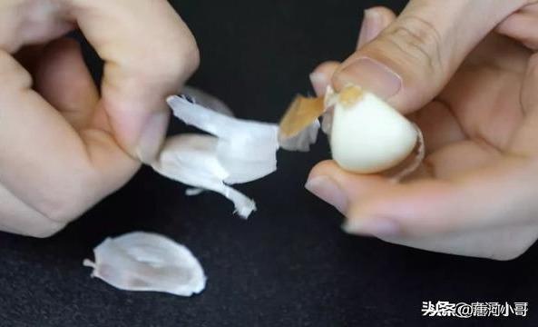 你的育儿经■吃了30年的大蒜，才知道大蒜上有个小“机关”，三秒就剥好
