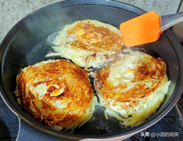 1个土豆3个蛋，教你做早餐，5分钟出锅，香软酥脆