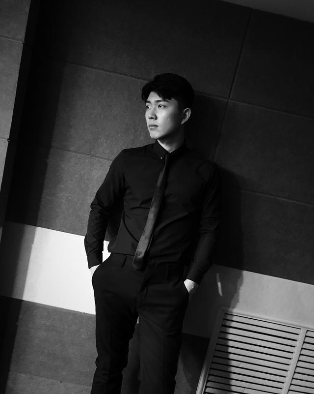 驸马李玮扮演者生活照曝光，不丑反而有点小帅，意外撞脸言承旭9号放映厅