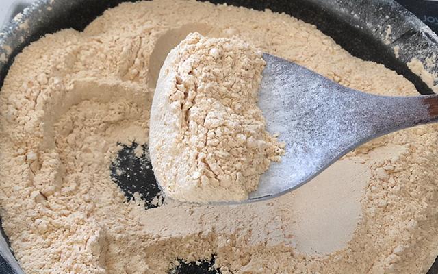 农家人都爱吃的油茶面，富含多种粗粮坚果，开水一冲，简单又营养