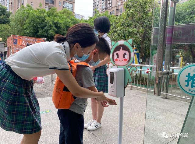 超级宝妈|“神兽”返园!直击成都高新区幼儿园复学第一现场