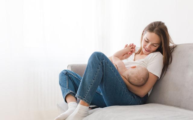 你的育儿经|看看母乳喂养的章子怡，再看奶粉喂养的赵薇，如今两人差距大