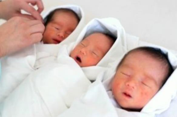 超级宝妈|“我的肚子还在动”，27岁产妇顺产双胞胎后大喊，医生检查出惊喜