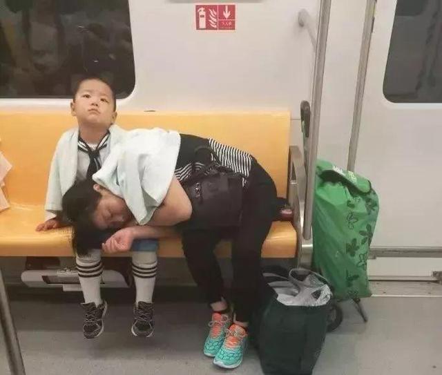 超级宝妈@“孩子，对不起！放下工作养不起你，拿起工作陪不了你！”